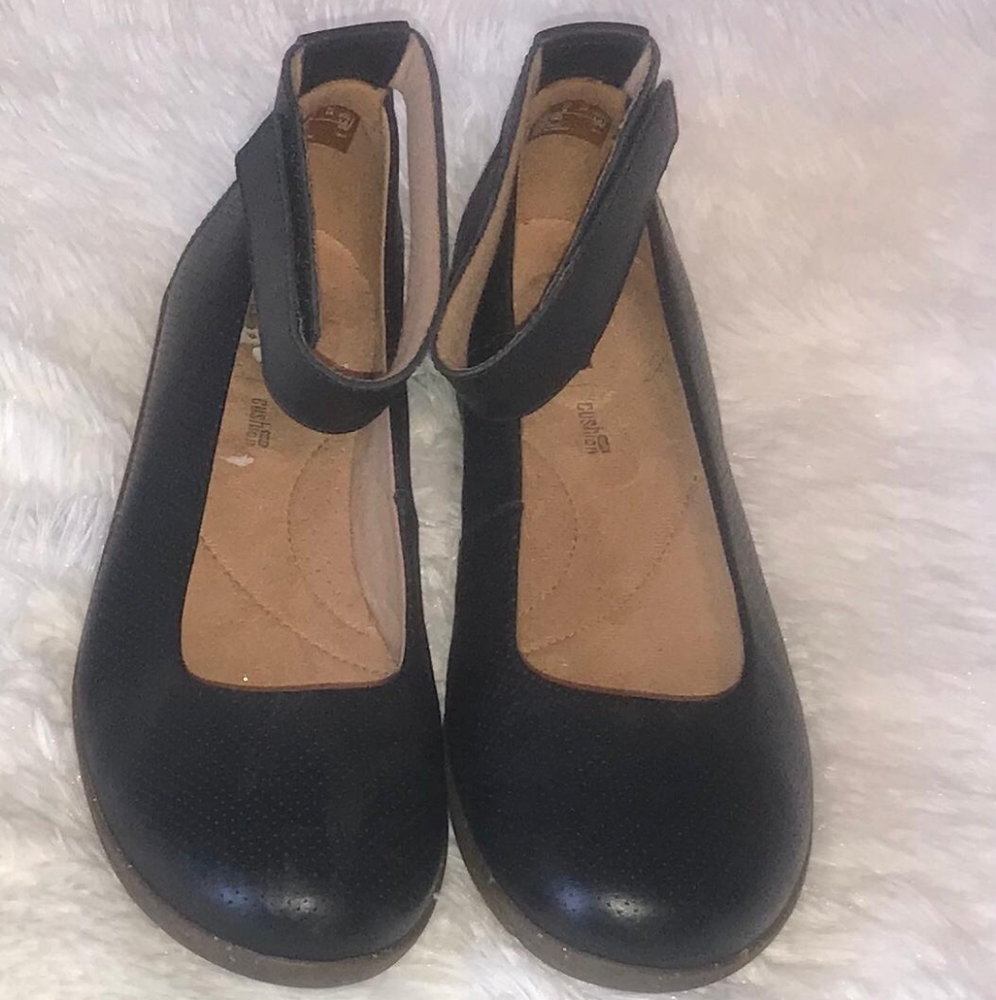 Clarks Ankle Fastener Shoes NWOT